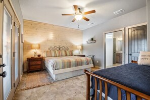 6 bedrooms, free WiFi, bed sheets - Chula Vista•Sleeps31•Heated Pool•Ping Pong•Quiet Subdiv•FREE Frio@Concan VIP (Concan)