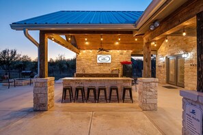 Terrace/patio - Solar Eclipse•Chula Vista•Sleeps31•Heated Pool•PingPong•FREE Frio@Concan VIP (Concan)