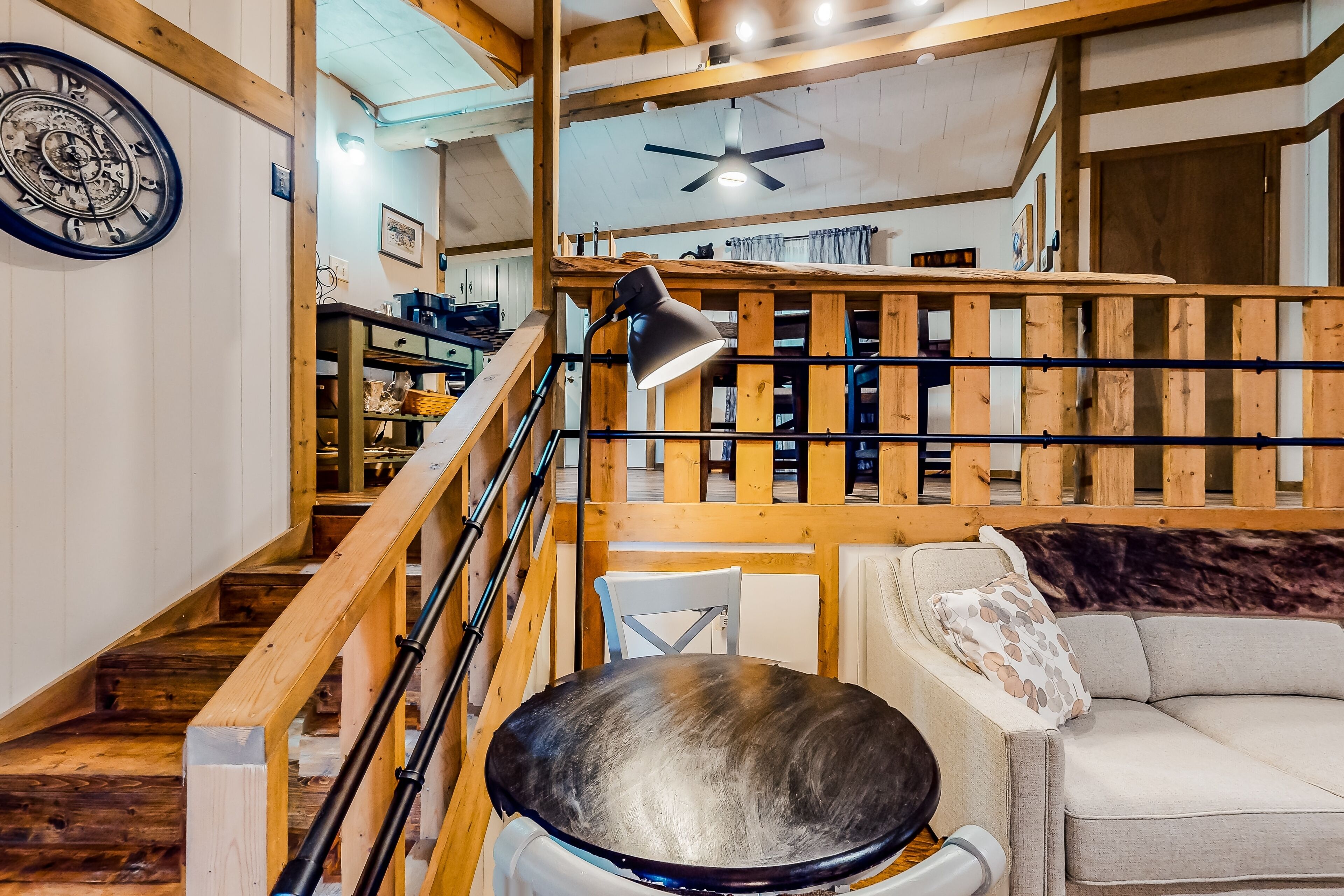 电视、DVD 播放器、书、影片库