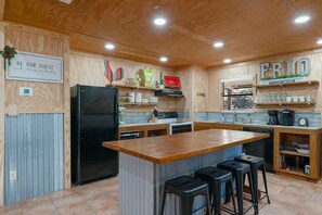 Fridge, microwave, oven, stovetop - Solar Eclipse•Rusty Cactus•Lawn Games•Volleyball•FreeFrioAccess@Concan VIP (Concan)