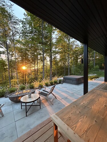 Luxury Chalet: Hot Tub & Tremblant Views