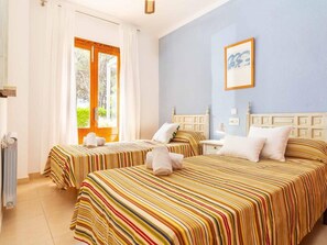 3 soverom, strykejern/-brett, internettilgang og sengetøy