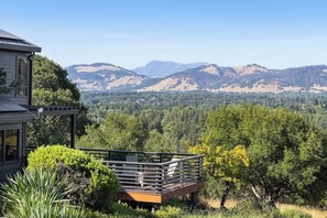 Property grounds - Spectacular & Secluded Wine Country Estate (Santa Rosa)