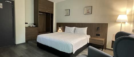 华丽双人房 | 办公桌、笔记本电脑工作区、遮光窗帘、隔音