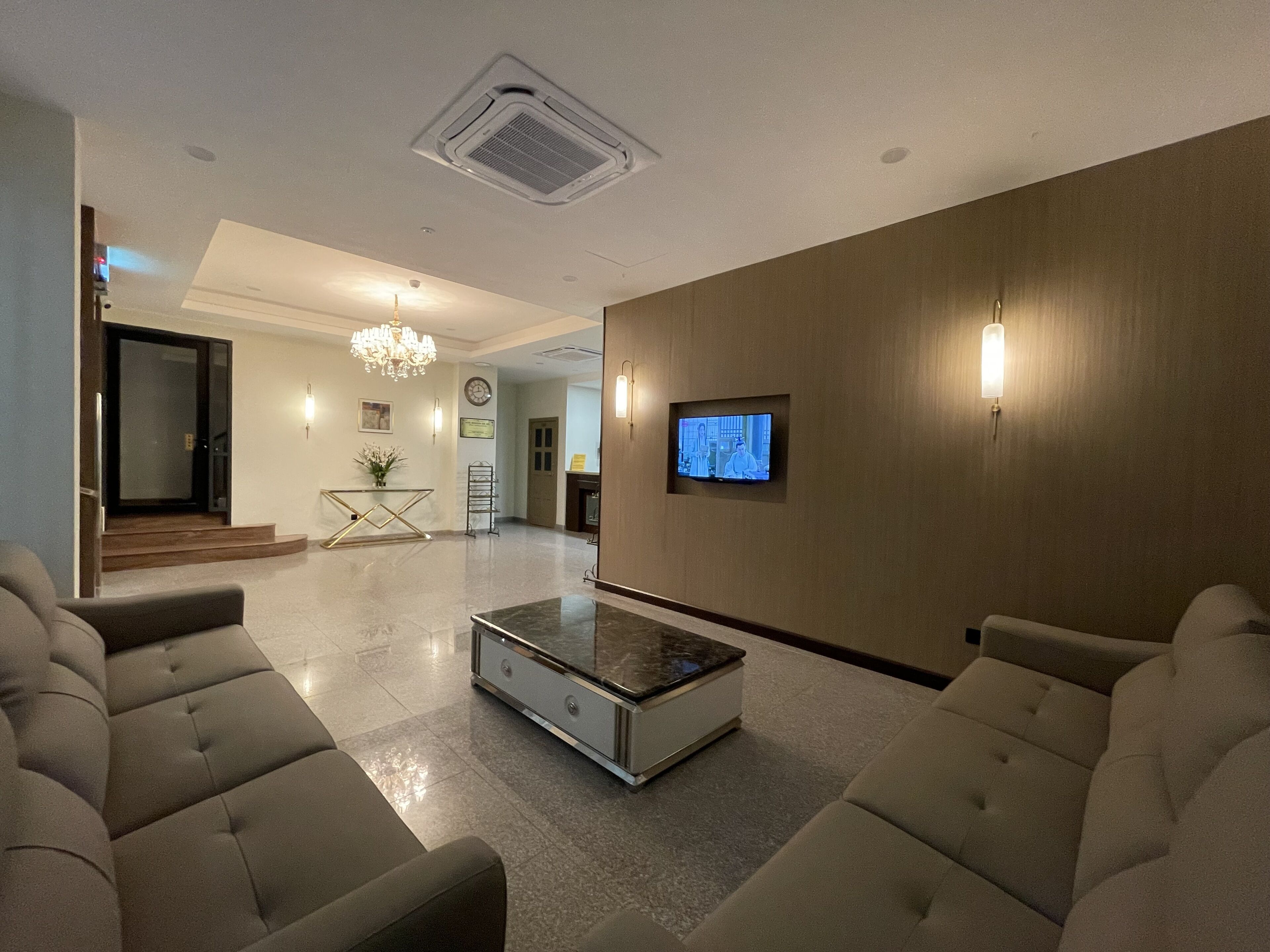 Télévision LED de 42 pouces avec chaînes thématiques