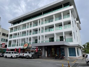 Front of property - HOTEL BUNDUSAN (Kota Kinabalu)