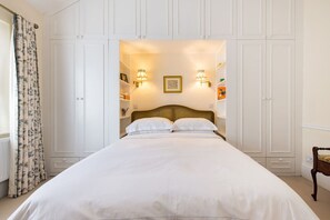 3 bedrooms, iron/ironing board, travel cot, WiFi