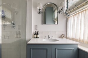 Duschwanne, Haartrockner