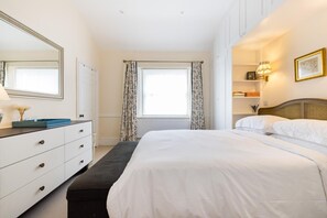 3 makuuhuonetta, silitysrauta/-lauta, vauvan matkasänky, Wi-Fi