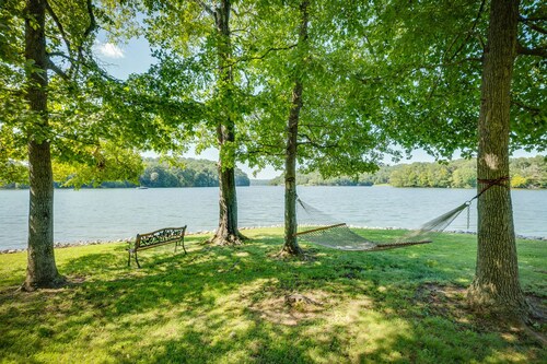 Gordon's Grandview Lakehouse beautiful year round in every season. 