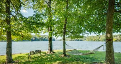 Gordon's Grandview Lakehouse beautiful year round in every season.