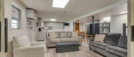 Smart-TV, Kamin, Bücher