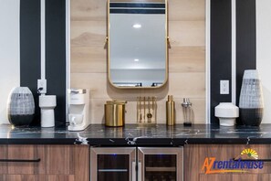 Interior - Multimillion $ ResortVilla+Waterslide+Pickleball Court+Puttting green+spa+gameroom (Scottsdale)