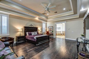 5 bedrooms, desk, iron/ironing board, travel cot