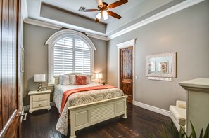 5 bedrooms, desk, iron/ironing board, free WiFi