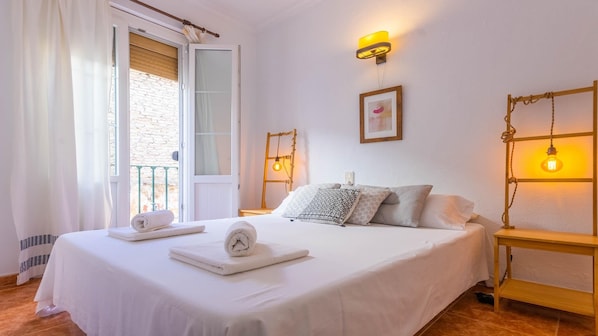 2 bedrooms, iron/ironing board, Internet, bed sheets - The Corner of San Marcos ⭐⭐⭐⭐ (SEVILLA)