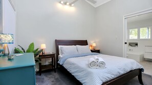 3 bedrooms, desk, iron/ironing board, WiFi