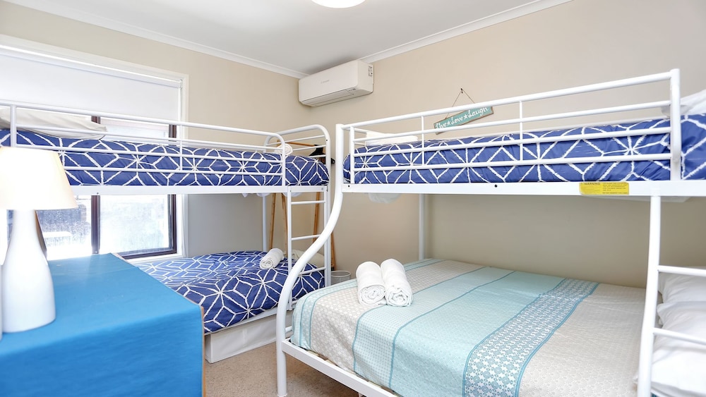 Summer Bay Sunsets Pet Friendly Hawks Nest Vrbo