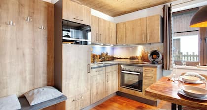 Ferienhaus "Bergchalet 20" mit Seeblick, privater Terrasse und WLAN