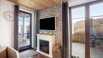 TV, fireplace