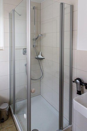 Bruser, hårtørrer, håndklæder