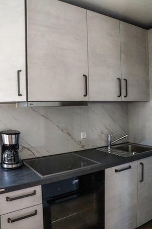 Refrigerador, horno, parrilla de estufa y lavavajillas 