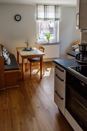 Køleskab, ovn, kogeplade, opvaskemaskine