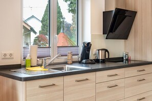 Fridge, oven, stovetop, dishwasher