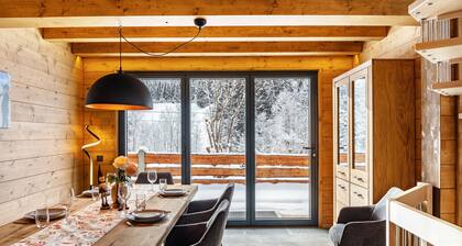 Chalet "Aus Holz" mit Bergblick, privaten Terrassen und WLAN
