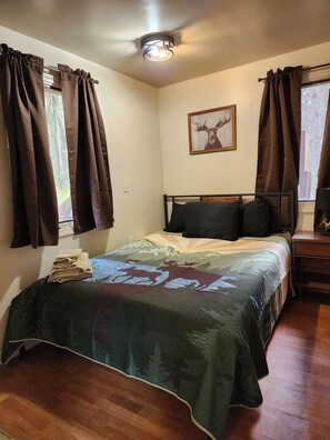 MOOSE LODGE | Bathroom | Shower, towels, soap, shampoo