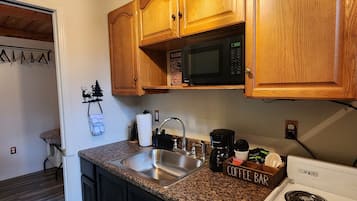 HUNTER'S HIDAWAY | Private kitchen