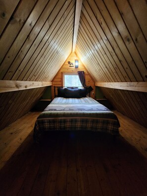 HUNTER'S HIDAWAY | Free WiFi, bed sheets