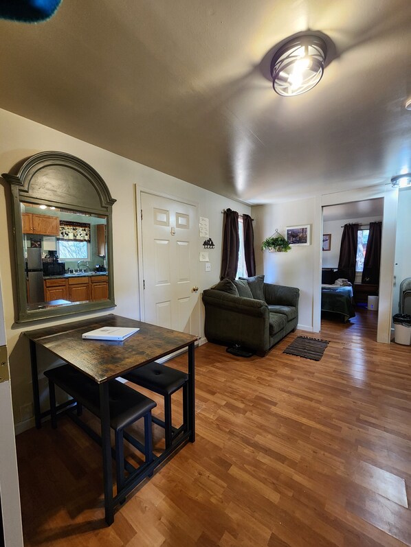 Cottage (MOOSE LODGE) | Coin séjour