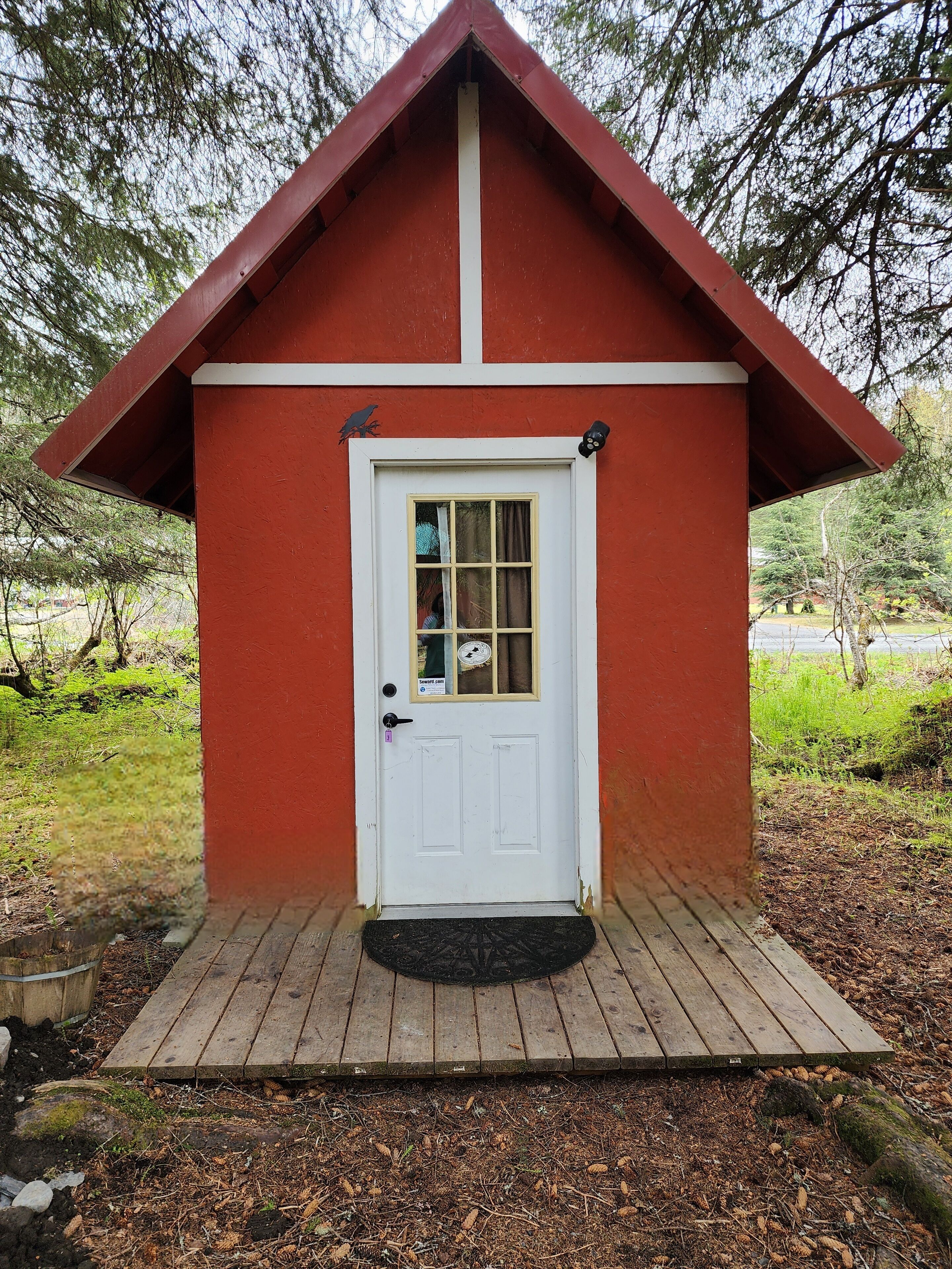 RAVEN'S NEST DRY CABIN (Shared detached bath, no kitchen) | Terrace/patio