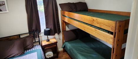 MOOSE LODGE | 1 bedroom, free WiFi, bed sheets
