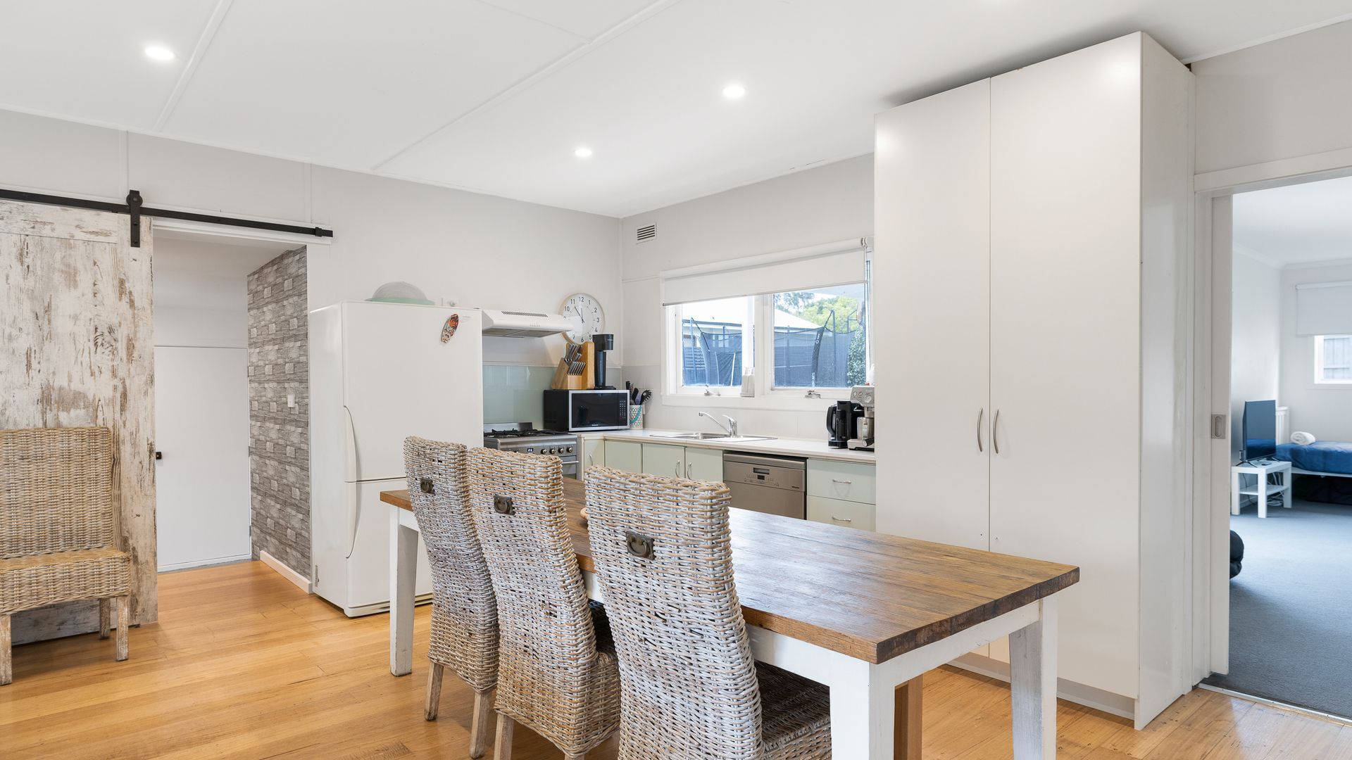 雪櫃、微波爐、焗爐、爐具