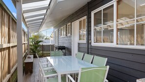 Outdoor dining - Key Lime Retreat in Cape Woolamai (Cape Woolamai)