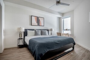 1 bedroom, iron/ironing board, WiFi, bed sheets - Sleek Emeryville 1BR w/ Rooftop, nr BART & Highways, by Blueground (East Bay)