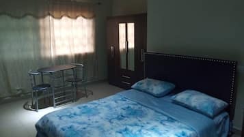 7 chambres, coffres-forts dans les chambres, fer et planche Ă repasser