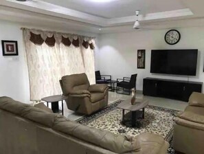 تلفزيون ذكي، ألعاب فيديو، مشغل دي في دي