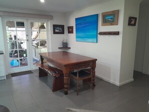 Dining - Dunsborough Family Fun House! Walking distance to beach and town. (Dunsborough)