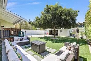 Terrace/patio - Family Fun! Stylish Escape + Game Garage + Ping Pong + Big Yard + Free Parking (La Mesa)
