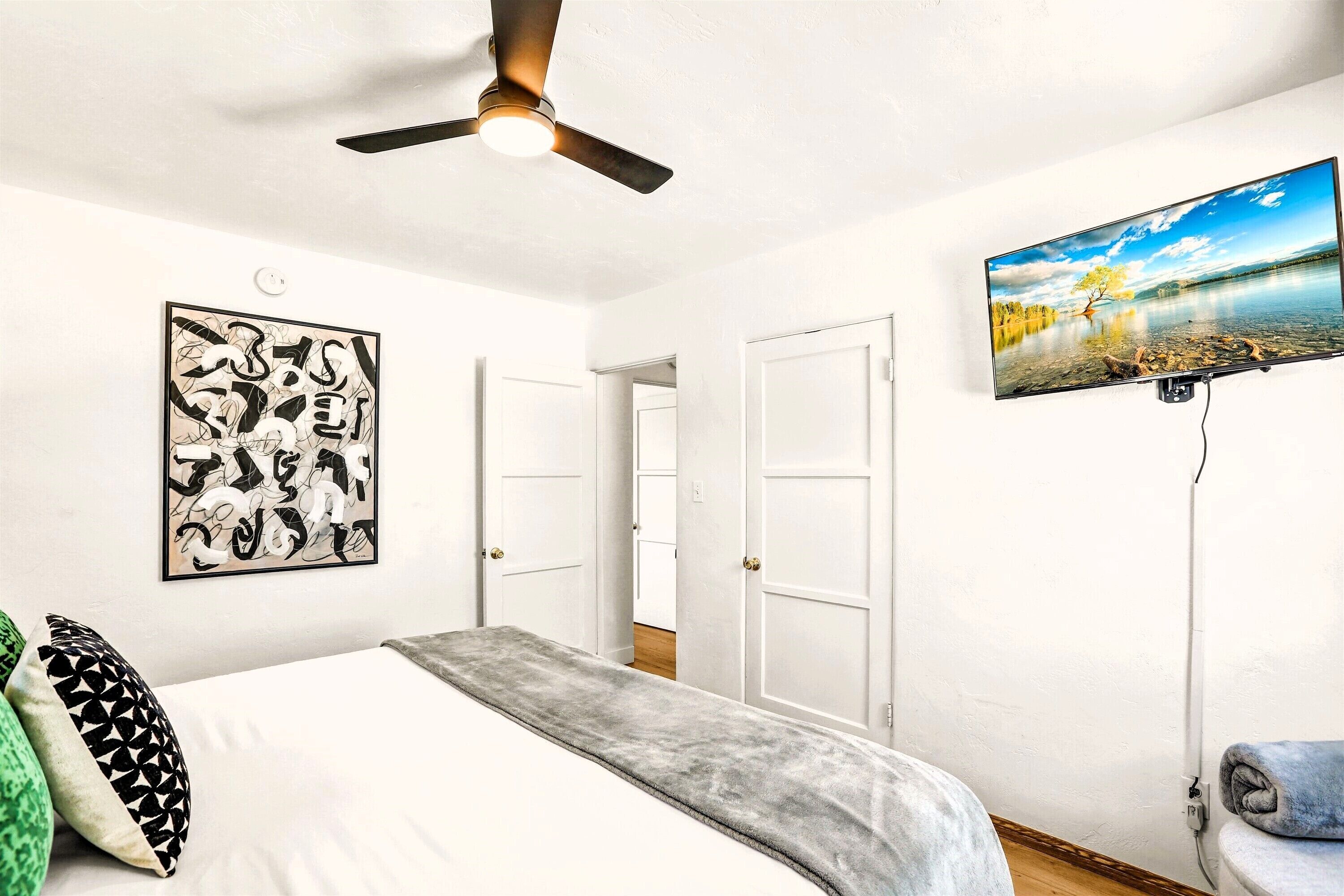 3 bedrooms, iron/ironing board, WiFi (free), bed sheets