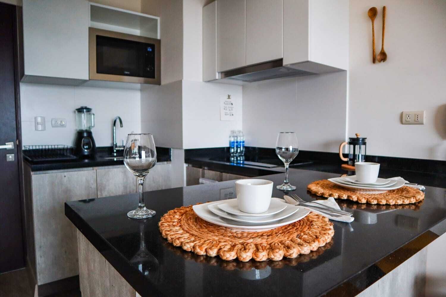 Departamento empresarial, 1 habitación, con acceso al salón lounge del club, vista al océano | Cocina privada | Refrigerador con congelador, microondas y licuadora 