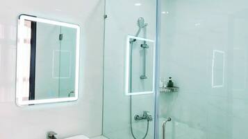 Deluxe Double Room | Bathroom