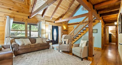 Beautiful LOG HOME-Poker & Pool Table, Xbox,
Firepit,Jacuzzi tub,Week Specials!