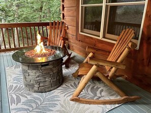 Property grounds - Beautiful LOG HOME-Poker & Pool Table, Xbox, 
Firepit,Jacuzzi tub,Week Specials! (McGaheysville)