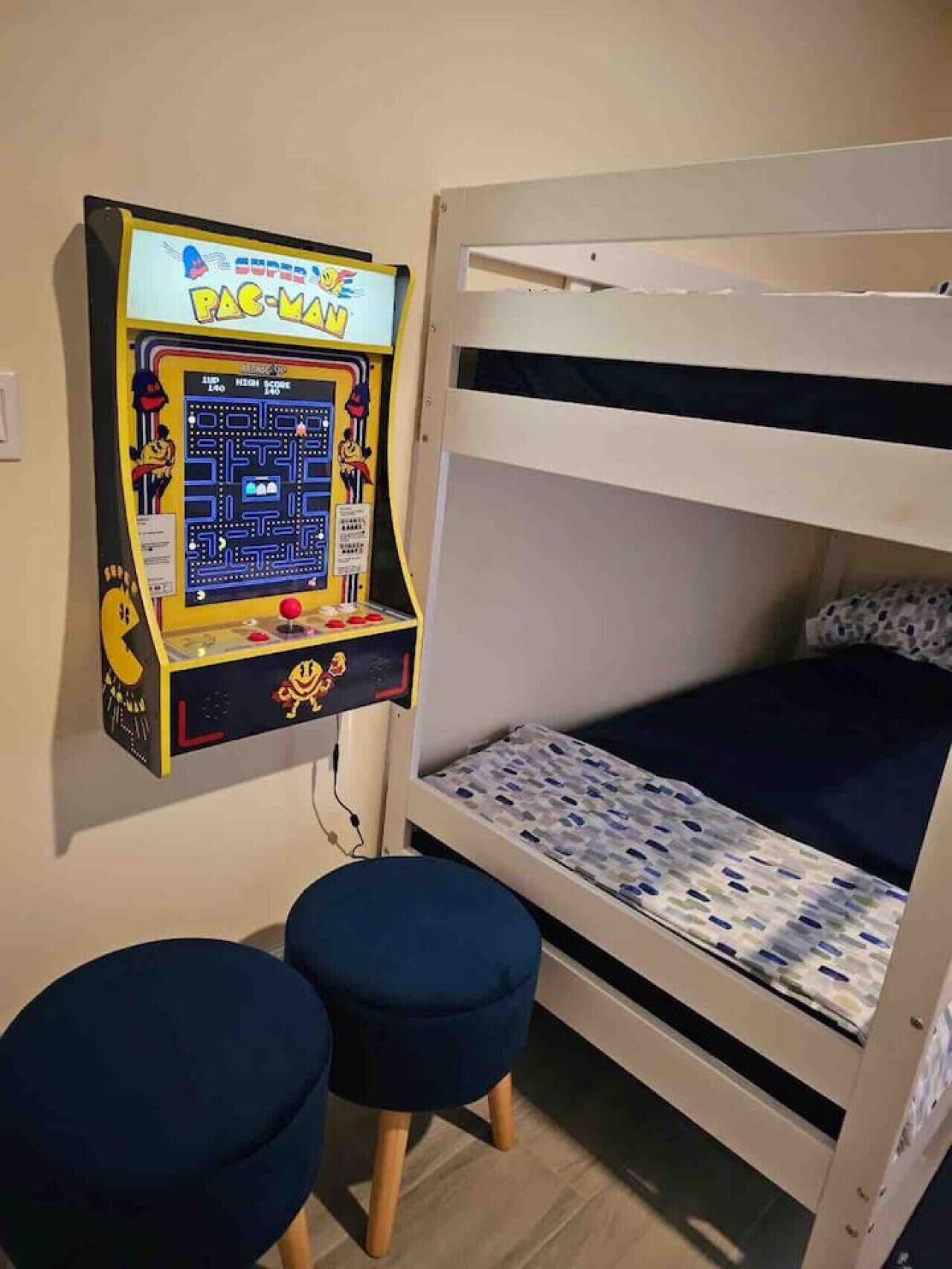 1 slaapkamer, een strijkplank/strijkijzer, gratis wifi, beddengoed