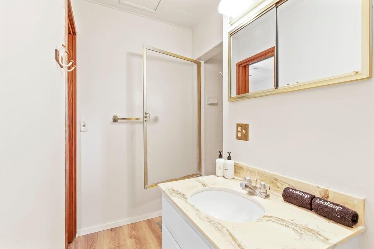 Shower, hair dryer, towels, shampoo