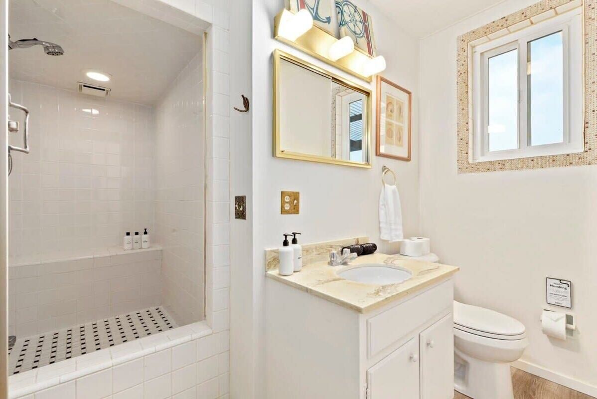 Shower, hair dryer, towels, shampoo